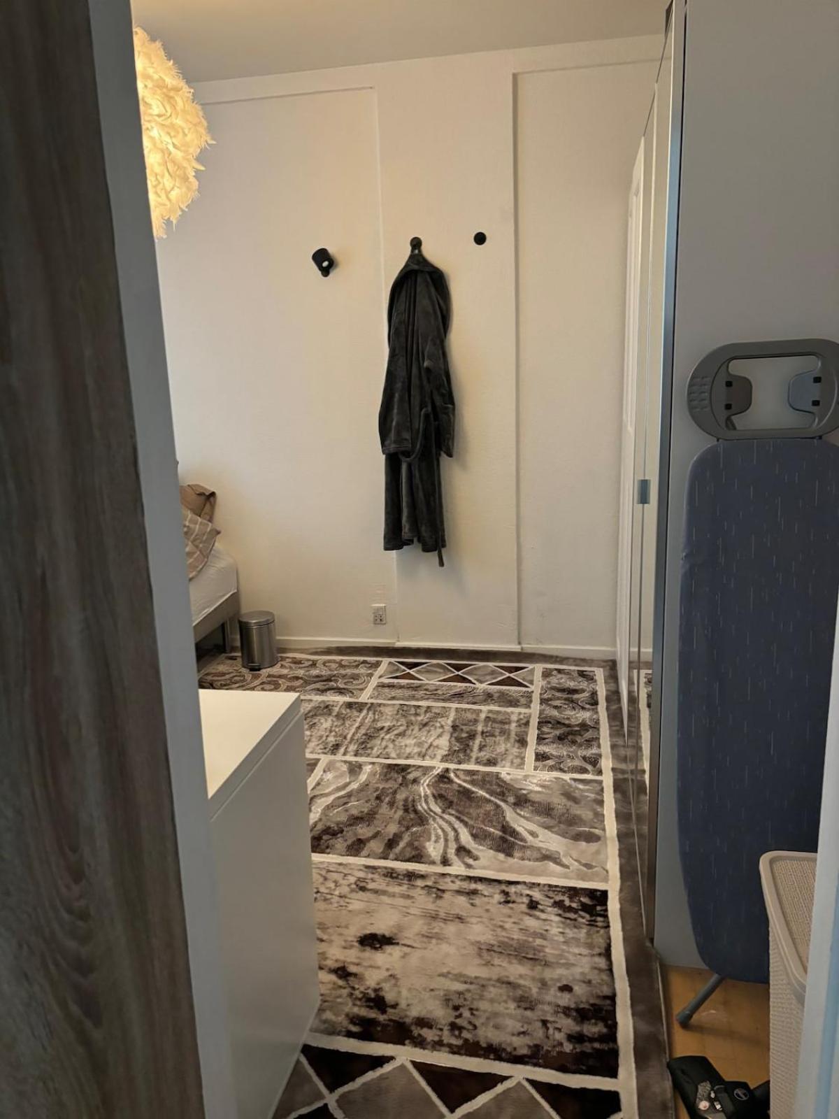 Cozy 3-room With 2 Bedrooms Apartment *