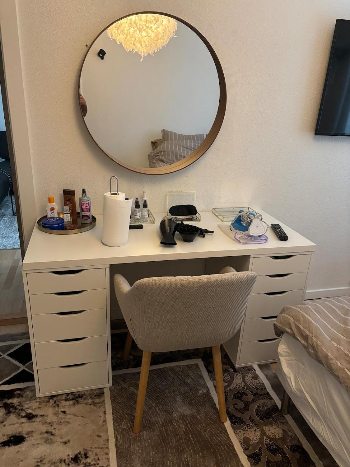 Apartment Cozy 3-room With 2 Bedrooms