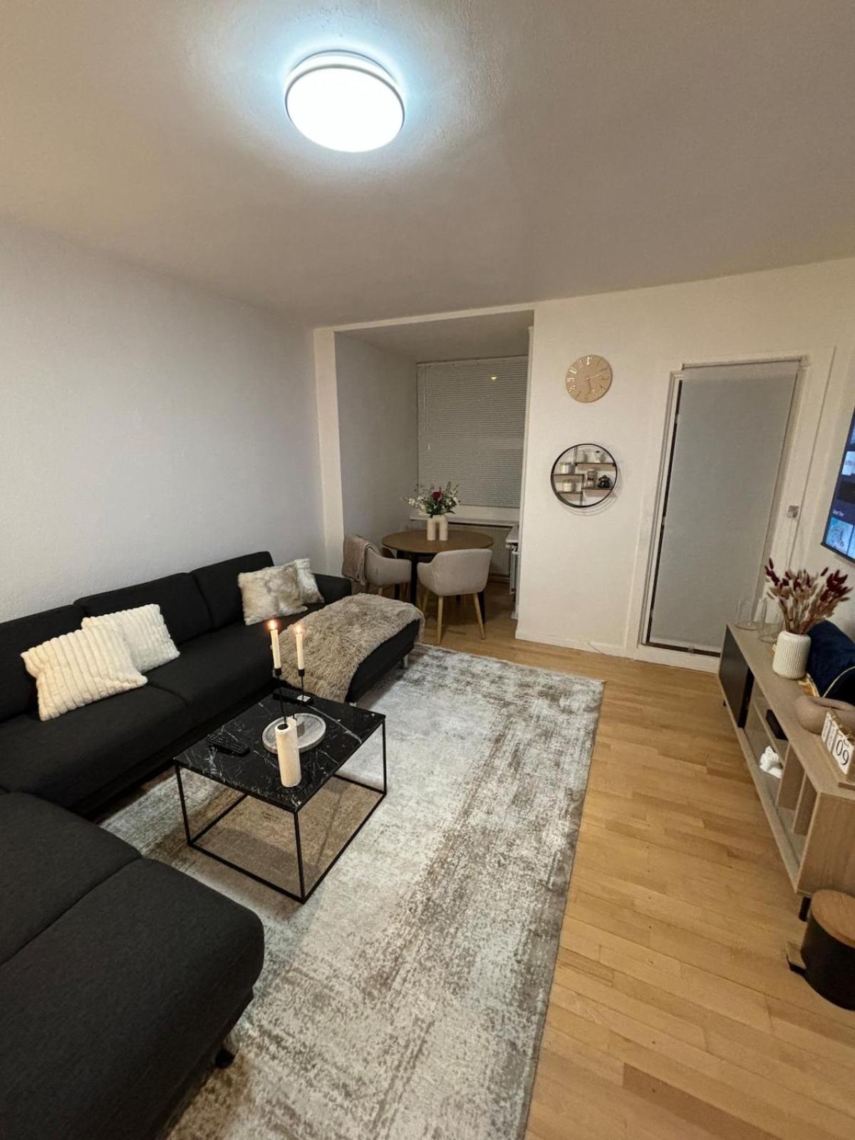 Cozy 3-room With 2 Bedrooms *